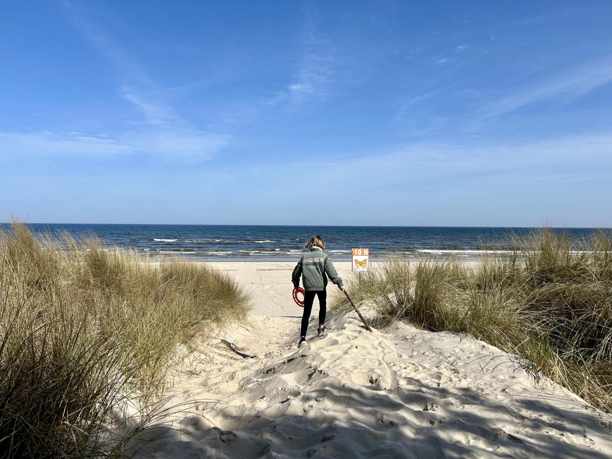 Exklusives Ostsee-Hausboot, Kueche Mit Spueler, Tv, Grosse Sonnenterrasse, 3X Kostenfreie Kfz-Parkplaetze, Klimaanlage, Bis Zu 6 Personen, 2X Baeder, Waschmaschine Boltenhagen  Exterior photo